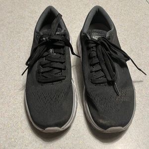 Hoka One One cavu 2 runners